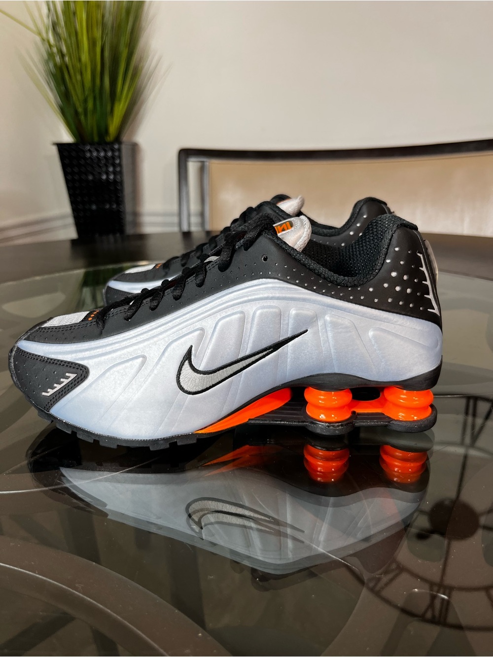 Nike Shox R4 Black Metallic Silver Women’s Sz 7 Brand New!